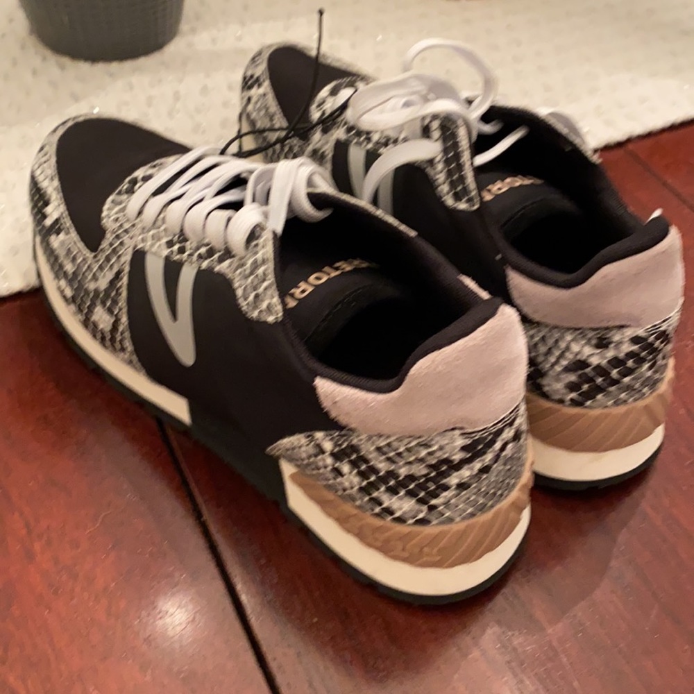 Woman’s sz 8 Tretorn Loyola 5 sneakers - Picture 8 of 8